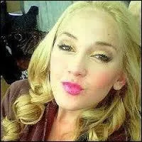 La fille sur la photo est ma meilleure amie, alors, qui suis-je ?