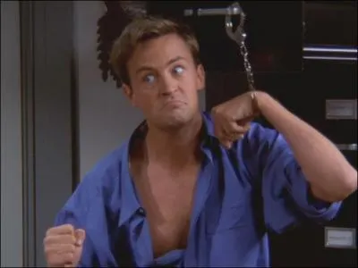 Qui tait la patronne de Rachel avec qui Chandler a eu une aventure ?