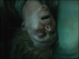 Comment meurt-elle ?