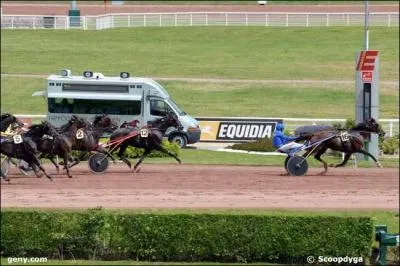 Quels sont les premiers mots du roman  Le Grand Meaulnes , oeuvre unique d'Alain Fournier ?