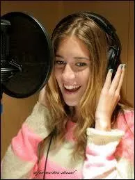 Qui est professeure de chant ?