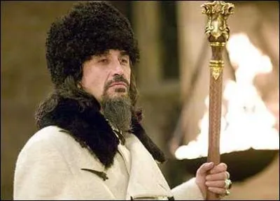 Comment se nomme le directeur de l'cole Durmstrang ?