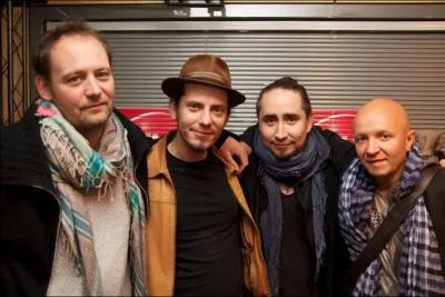 En 2000, quel groupe a chant� :  J'ai trouv� des amis / Man trouv� des amis / J'leur ai donn� un peu d'mon �me / Man un peu d'ma vie, oui !   ?