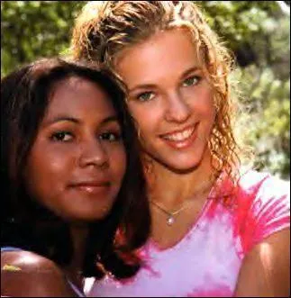 En 2001, quelle jeune chanteuse a d�clar� :  Je serai l�, toujours pour toi. On ne laissera rien au hasard car tu sais que je resterai ta meilleure amie.   ?