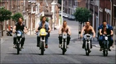 Qui se fend la gueule depuis qu'il est une bande de jeunes � lui tout seul ?