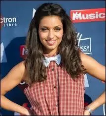 Compltez la chanson  Toutes le femmes  :  c'est une guerre sans ... ... .  