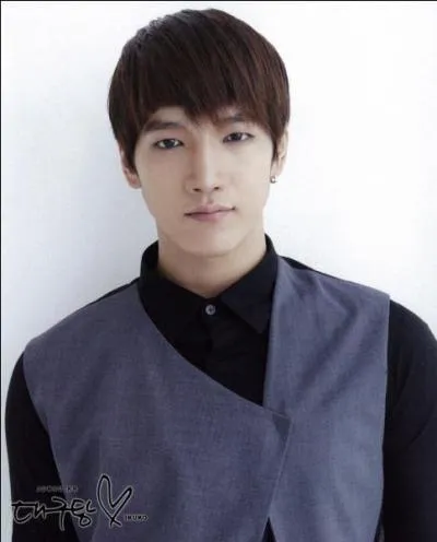 Quel membre des 2pm est proche des G-Dragon et Taeyang ?