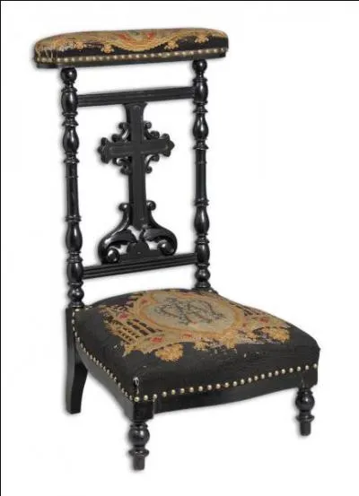 Ce meuble comporte un usage bien particulier, et on ne met pas les fesses dessus, mais les genoux. Comment l'appelle-t-on ?