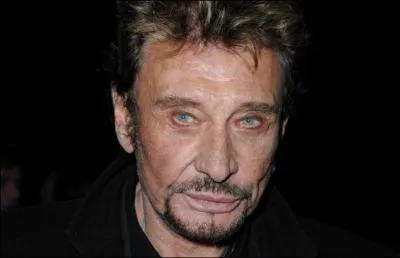 Quel est le nom correct de ce chanteur trs populaire ?