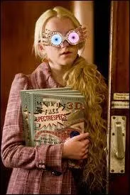 Dans HP 6, Harry espionne Drago dans le Poudlard Express, et il se fait frapper et stupfixier. Luna le retrouve grce  ses lunettes qui voient :