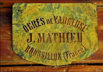 Les cotons et soies d'Orient arrivent en France par Marseille. Au XVIe et XVIIe sicle, on dcouvre de nouveaux tissus plus lgers qui vont crer une nouvelle industrie franaise. Quelle est leur provenance  l'origine ?