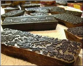 Quelle manufacture franaise de soie et de laine obtient, suite  la concurrence, un arrt d'interdiction de fabrication et de diffusion de ces toiles ?