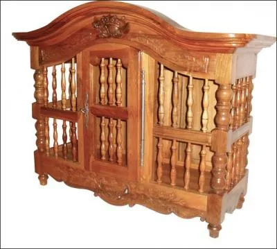 Comment s'appelle ce meuble, le plus souvent en noyer sculpt, qui servait  ranger le pain, et dont le dcor est inspir du mme motif traditionnel de cassolette ? (soupire provenale)