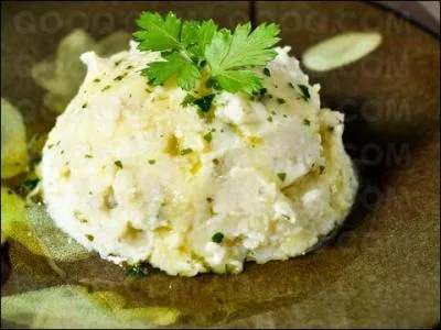 Quel est l'ingrdient principal du plat appel estofinado que l'on peut dguster en Aveyron ?