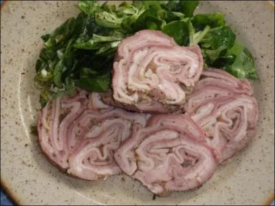 Quelle est cette charcuterie, fort releve se dgustant froide faite  partir de panse de porc ?