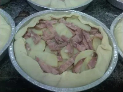 Quel est le nom de cette saucisse originaire de Fougerolles en Haute-Sane confectionne  partir de chair et de tripes de porc ?