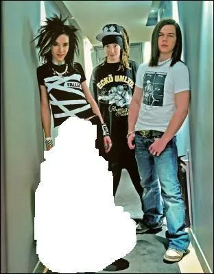 Qui a été gommé sur la photo ?