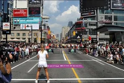 Quel est ce sport, adaptation d'un autre trs connu, qui se joue en plein air, et dans le cadre urbain ?