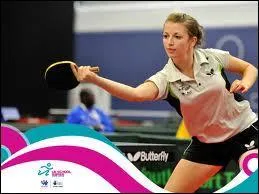 Comment s'appelle ce sport, o le filet ne mesure pas plus de 20 centimtres ?