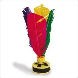 Ce sport brsilien est le plus populaire aprs le football. Le jeu consiste  s'changer une sorte de gros volant form de 4 grandes plumes sur une base en caoutchouc entre deux joueurs de part et d'autre d'un filet. Quel est son nom ?