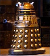 Dalek : trs clbres monstres, originaires de Skaro. Ils sont les ennemis jurs du Docteur depuis trs longtemps. Quel est leur point fort ?