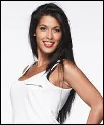 Comment s'appelle la meilleure amie de Nabilla ?