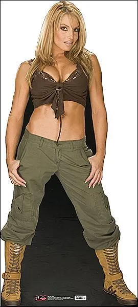 Avec qui elle a fait un match contre deux catcheurs ?