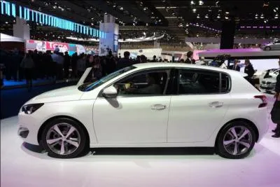 Quelle est cette marque de voiture ?