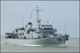 Le prince Laurent a entam dans sa jeunesse des tudes de vtrinaire et les a abandonnes ensuite. Du ct militaire, en 1983, il prta serment en tant qu'officier de la  Force navale  de son pays. Quel est ce pays d'Europe ?