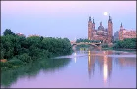 Laquelle de ces villes est arrose par l'bre ?