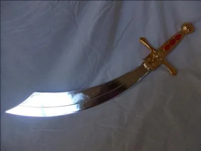 Ce sabre est trs particulier par le fait de sa lame courbe, c'est une des pes parmi les plus terrifiantes de l'histoire, de quelle arme s'agit-il ?