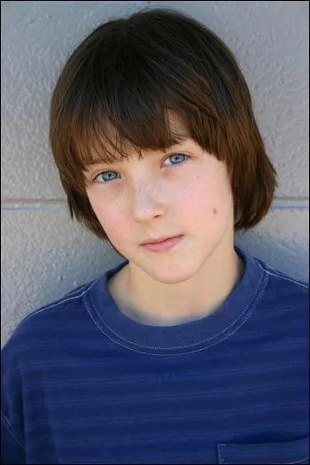 Comment s'appelle le fils de Delia ?