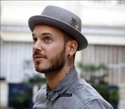 A l'adolescence, dans quel groupe tait-il ?