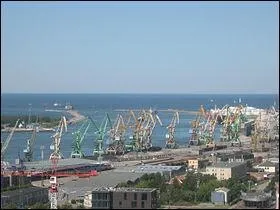 Dans quel pays se trouve la ville de Klaipeda ? C'est aussi un grand port.