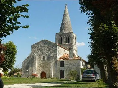 La ville de Roullet-Saint-Estphe qui possde deux belles glise, Saint-Estphe et Saint-Cybard est situe dans le dpartement :