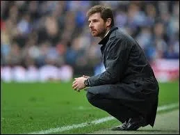 Qui est cet entraineur ?