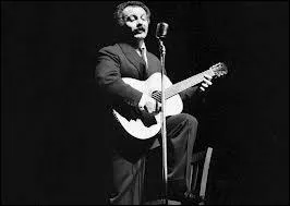 Auprs de quoi vivait-il heureux ?