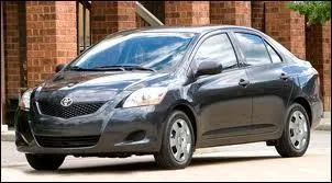 De quelle marque est cette berline japonaise ?