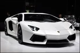 De quelle marque est cette voiture de course italienne ?