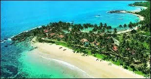 Quelle île, située dans l'océan Indien, est surnommée "la larme de l'Inde " ?