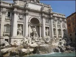 Dans quelle ville se trouve la fontaine de Trévi ?