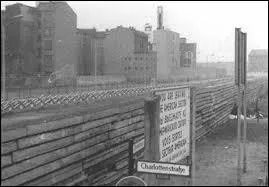 Quelle est la date exacte de la chute du mur de Berlin ?