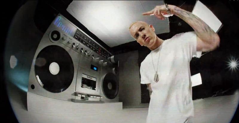 Pour son retour sur le devant de la scène, le rappeur américain Eminem a choisi le titre Berzerk. Comment traduit-on le verbe  to berserk  en français ?