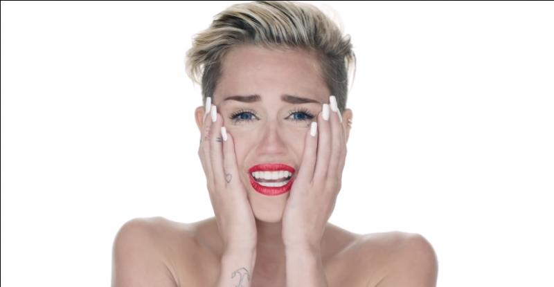 Ancienne héroïne de séries Disney, Miley Cyrus a choqué l'Amérique en s'affichant nue dans le clip de Wrecking Ball, extrait de son album Bangerz. Mais qu'est-ce qu'une  wrecking ball  en fin de compte ?