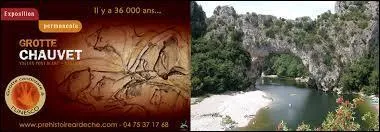 Regardez bien l'image. Elle vous indiquera le lieu dans lequel se trouve la Grotte Chauvet. Elle se situe ...