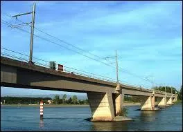 O� a �t� construit le premier viaduc ferroviaire en  b�ton pr�contrain  ?