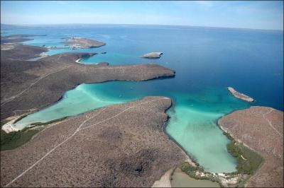 Dans quel pays la Basse-Californie, qui spare la Mer de Corts du reste de l'Ocan Pacifique, est-elle situe ?