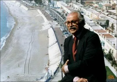 Novembre : Afin de fuir la justice pour des affaires pas très nettes, Jacques Médecin était devenu un immigré en Uruguay. Auparavant, il avait en charge la mairie de...