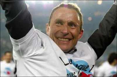 Comment s'appelle ce Jean-Pierre, un des meilleurs footballeurs de son temps ?