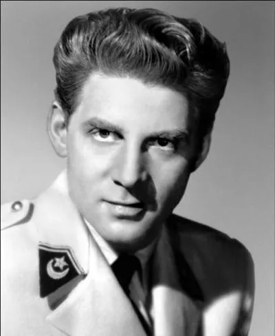 Quel mtier exerait Jean-Pierre Aumont ?